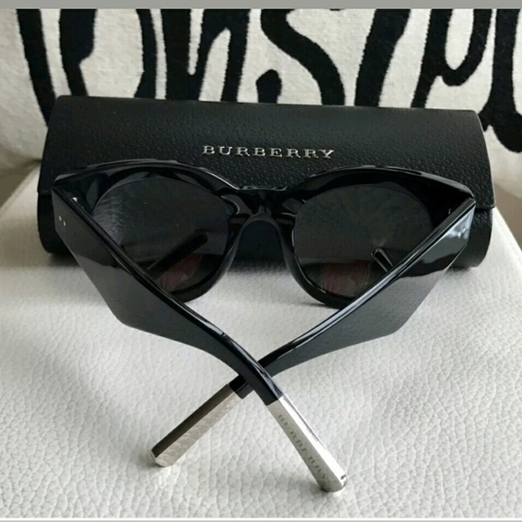 BUBERRY SUNGLASSES - Picture 3 of 6